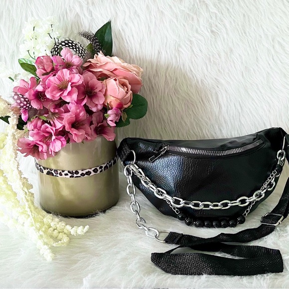 Black Chain Crossbody Bag - Picture 3 of 11